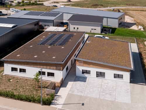 Haas Gewerbebau Referenz Praxis mit Bürogebäude