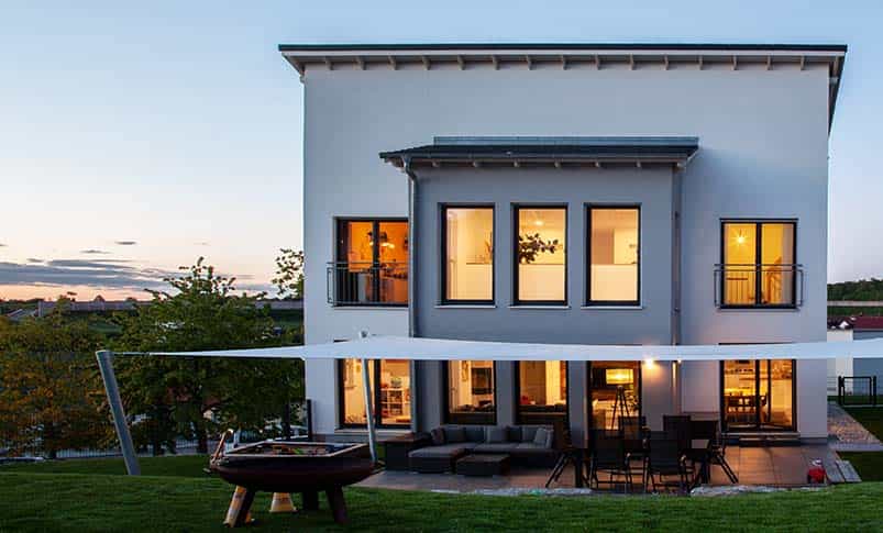 Kundenhaus von Haas in Würzburg am Abend