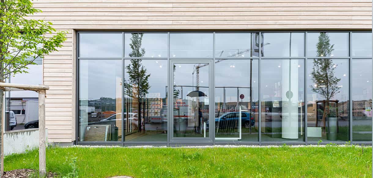 Büro mit Lagerhalle
