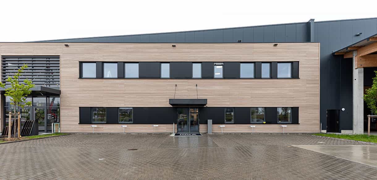 Büro mit Lagerhalle