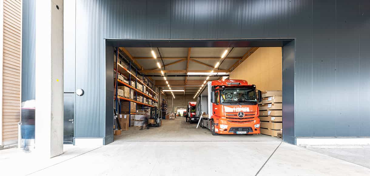 Büro mit Lagerhalle