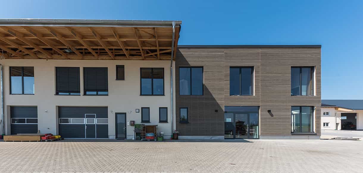 Bürogebäude mit Lager & Ausstellungs- und Verkaufsgebäude