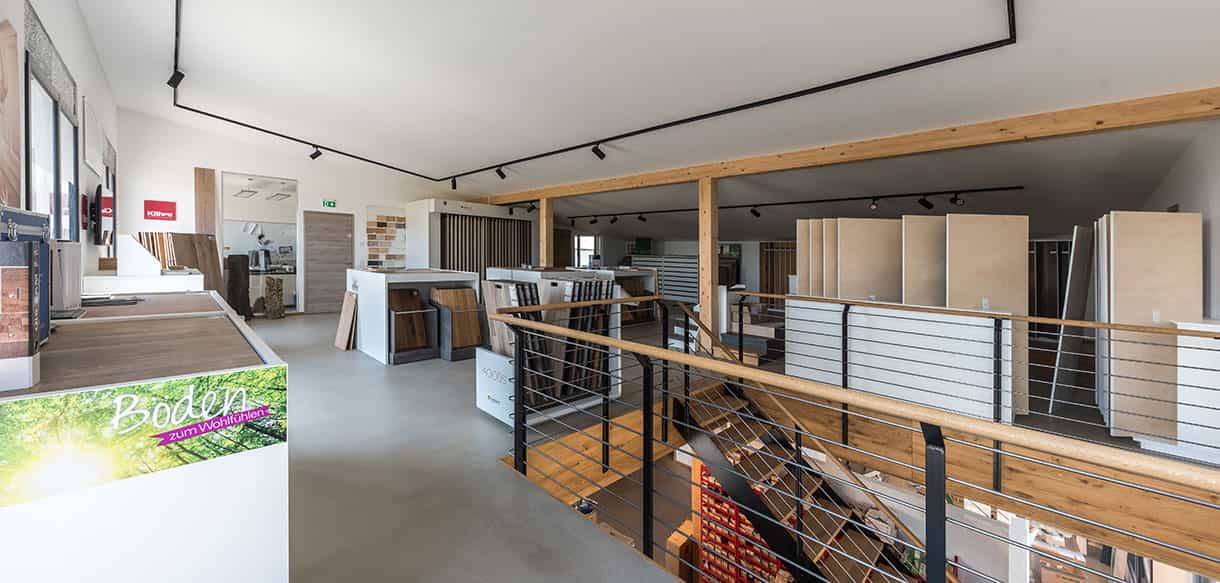 Bürogebäude mit Lager & Ausstellungs- und Verkaufsgebäude