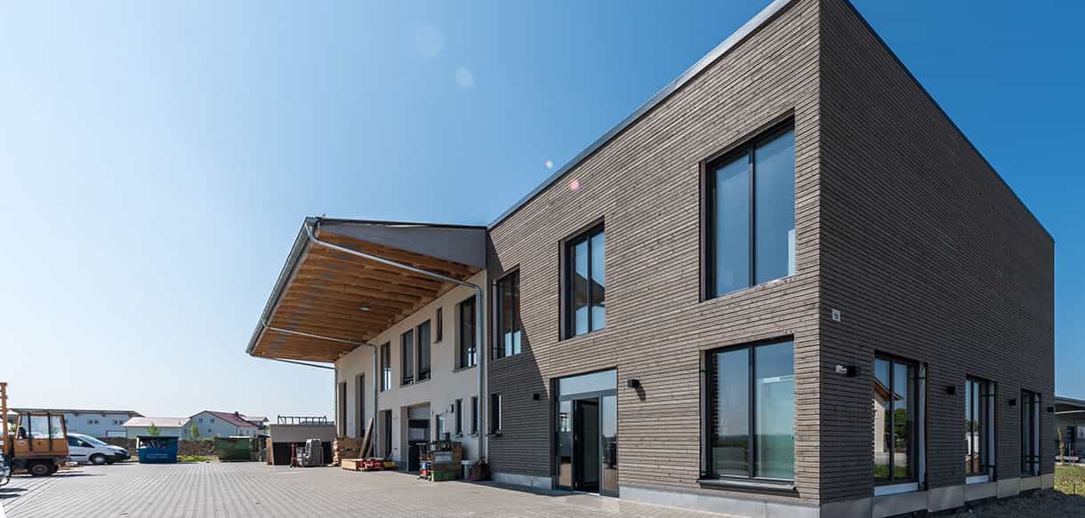 Bürogebäude mit Lager & Ausstellungs- und Verkaufsgebäude