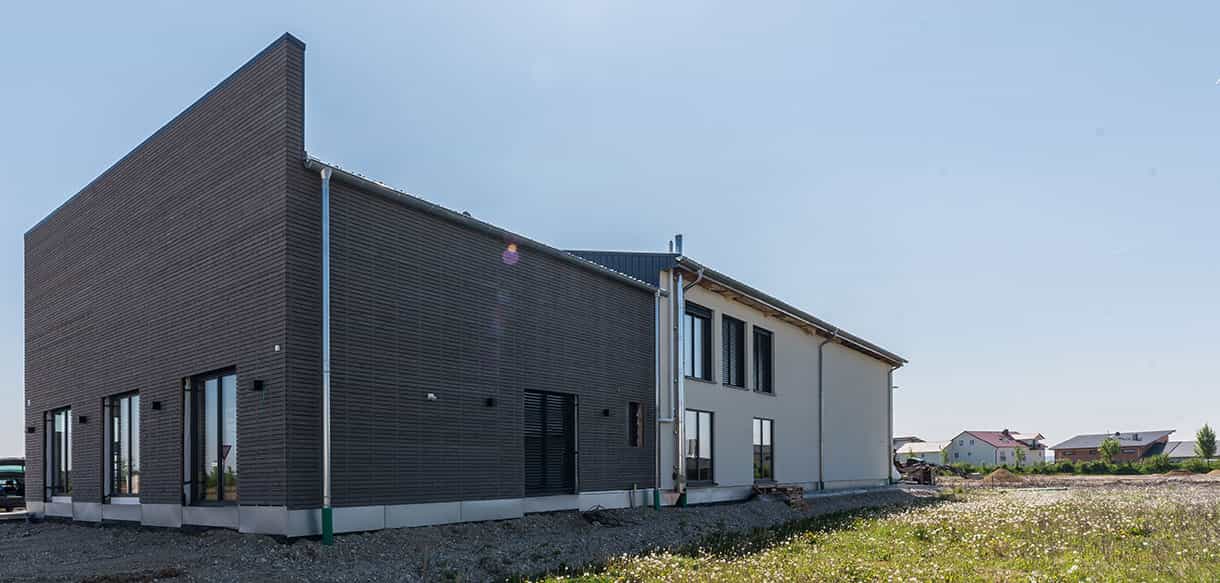 Bürogebäude mit Lager & Ausstellungs- und Verkaufsgebäude