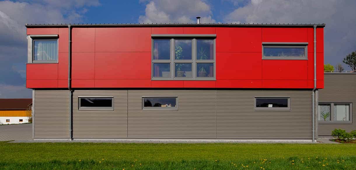 Lagerhalle mit Werkstatt, Ausstellung, Büro und Wohnung