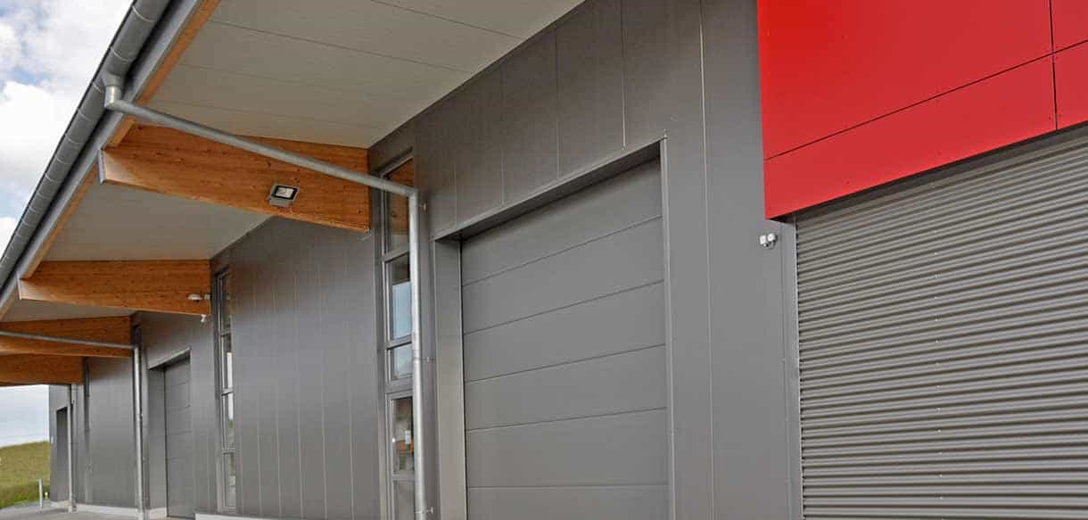Lagerhalle mit Werkstatt, Ausstellung, Büro und Wohnung