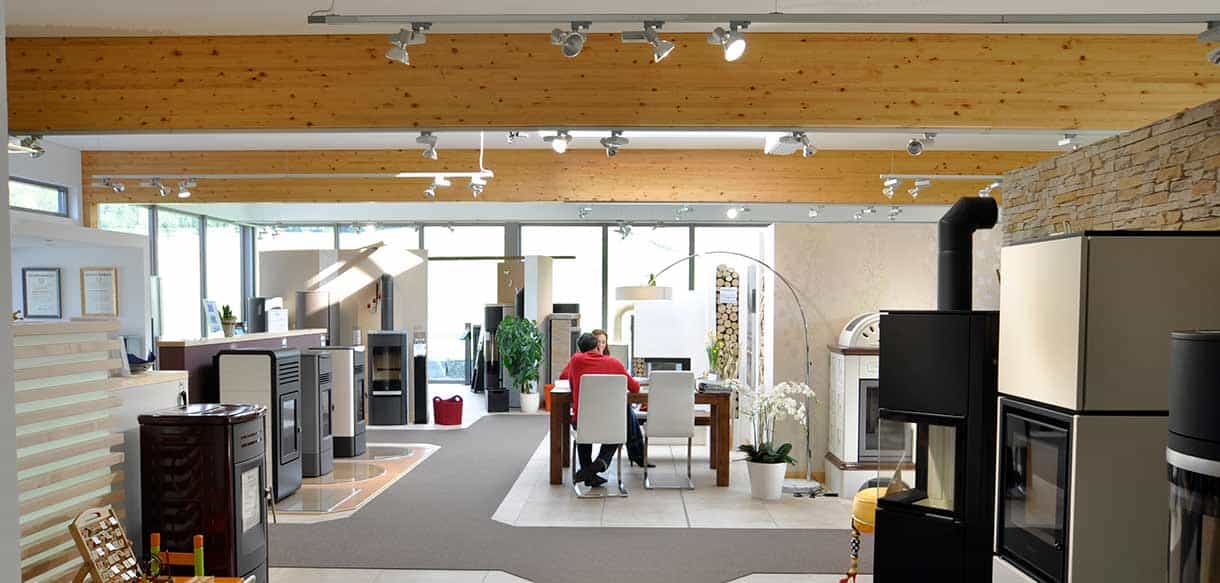Lagerhalle mit Werkstatt, Ausstellung, Büro und Wohnung