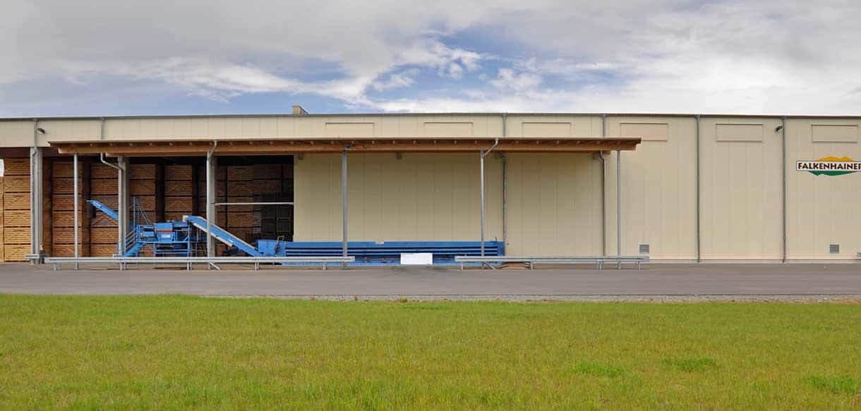 Längsseite der Kartoffellagerhalle Falkenhain mit Überdachung und Fördertechnik