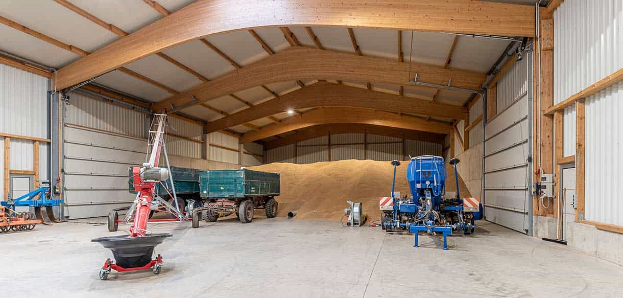 Halle mit Sozialgebäude mit Haas Landwirtschaftsbau