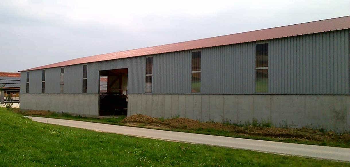 Mehrzwecklagerhalle mit Lichtplatten von Haas Landwirtschaftsbau