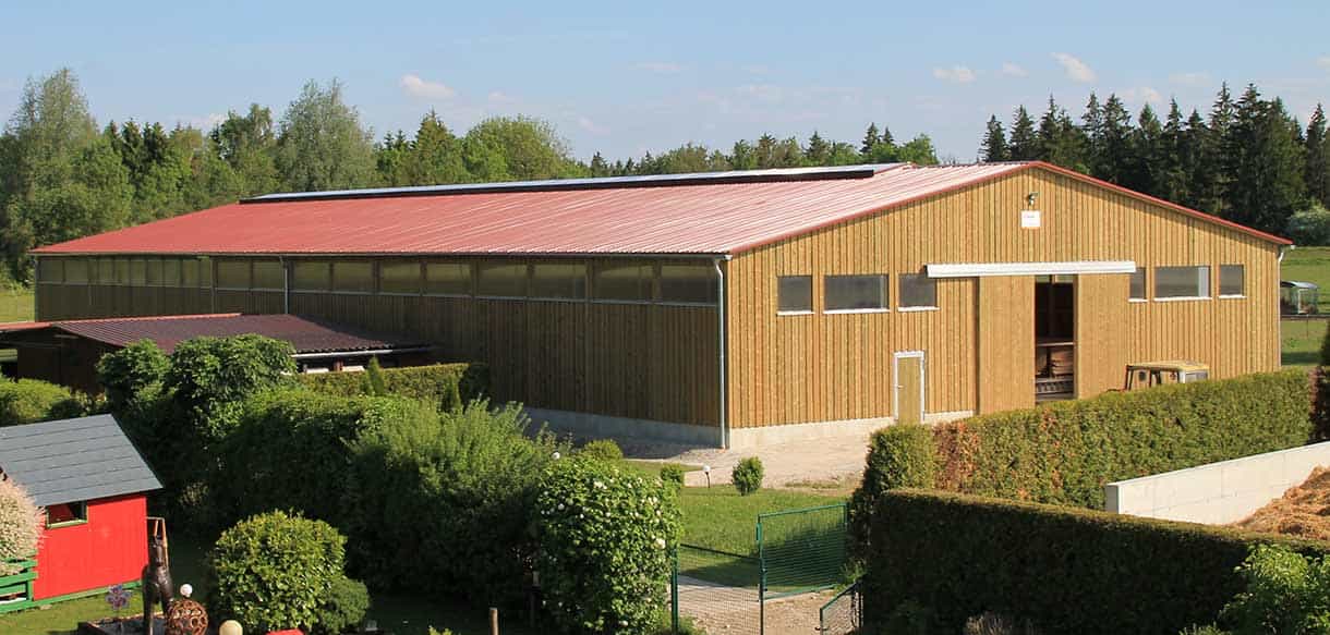 Reithalle mit Lichtband von Haas Landwirtschaftsbau