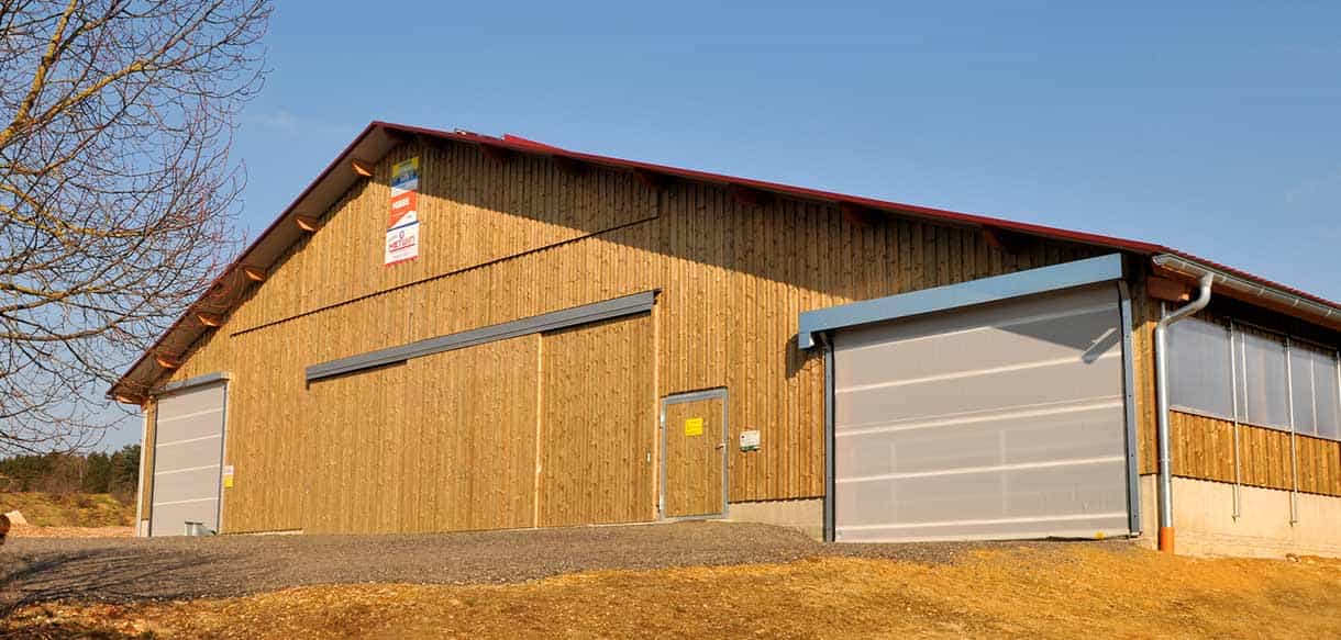 Milchviehstall mit Firstlüftung von Haas Landwirtschaftsbau