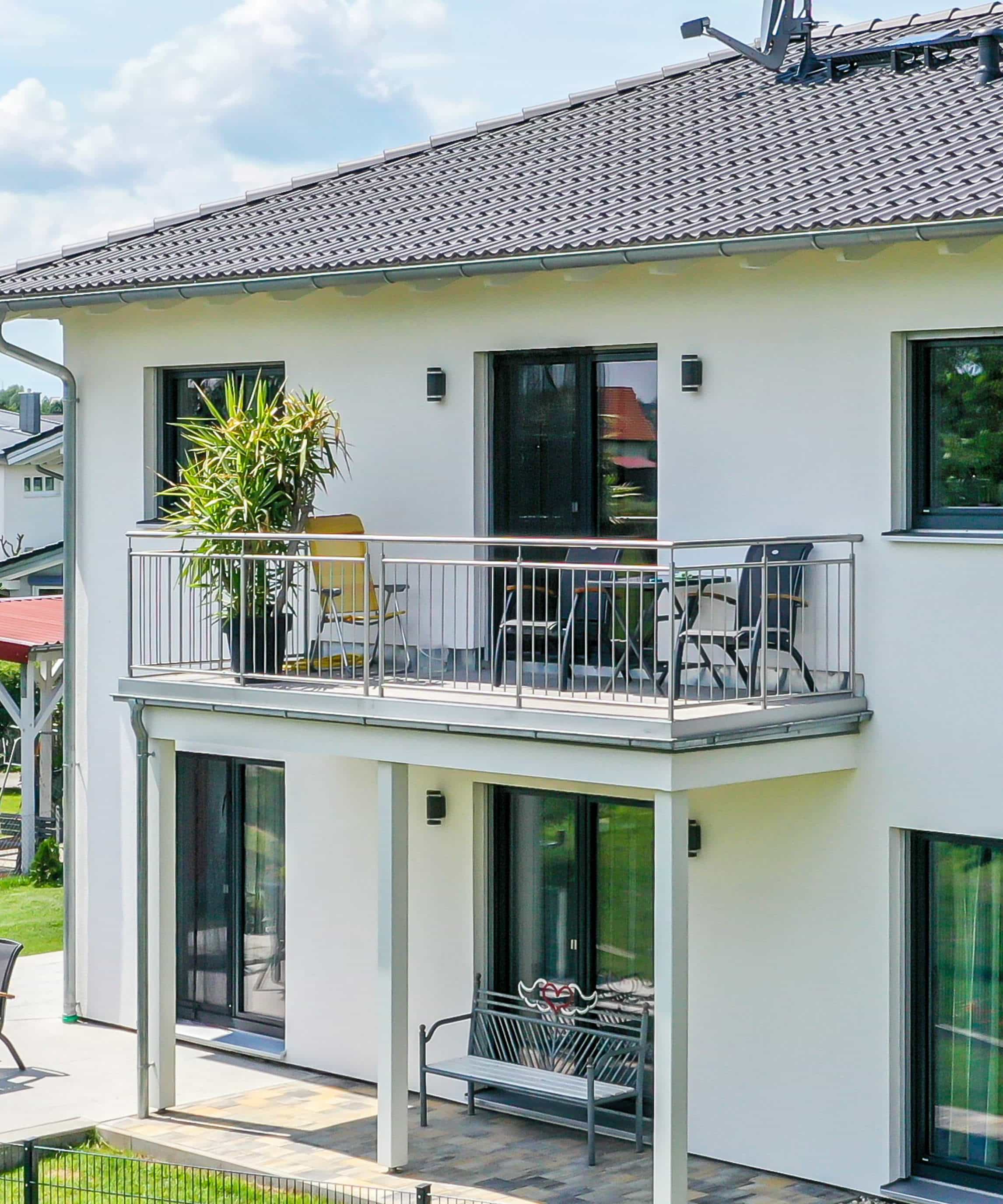 Haas Fertigbau Außenbereich Balkon
