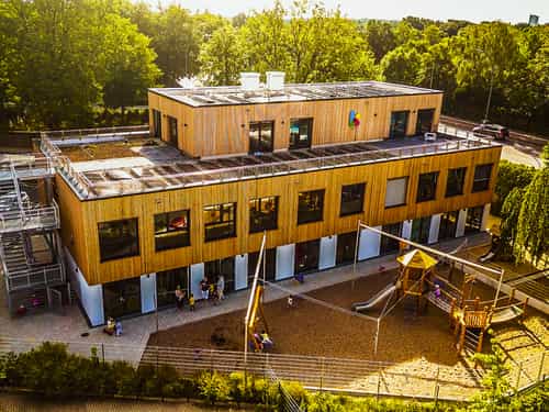Kita von Klüver & Kompanie in Hamburg aus der Vogelperspektive mit Spielplatz und Dachterrasse