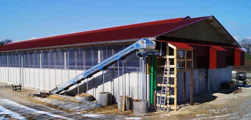 Bullenmaststall mit Firstlüftung von Haas Landwirtschaftsbau
